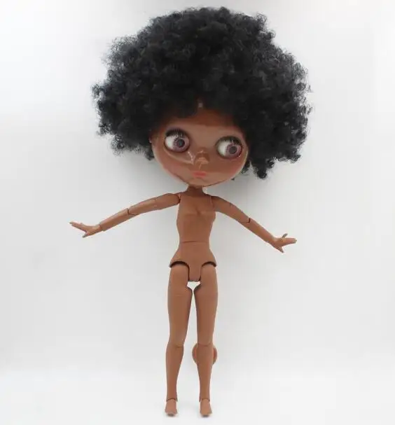 Кукла телесного цвета супер темная кожа темные короткие вьющиеся волосы |