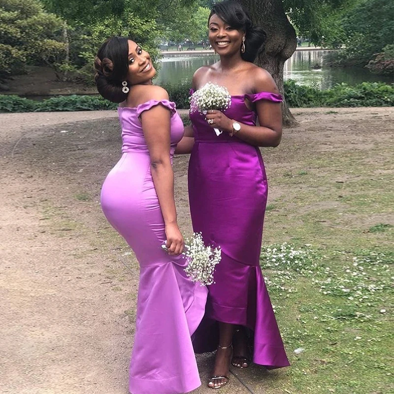 Простые платья подружки невесты с открытыми плечами фиолетовые атласные