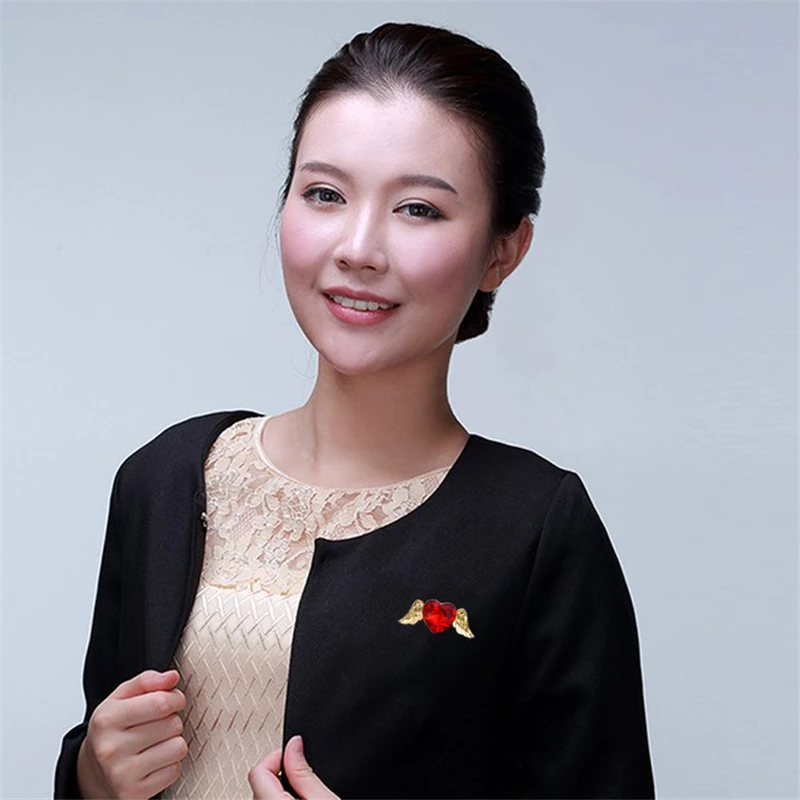 Новая мода крылья Броши с сердечком украшением в виде кристаллов Дешевые Женская