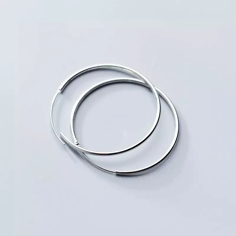 Серьги кольца женские круглые серебристые с гладкой поверхностью 4 6