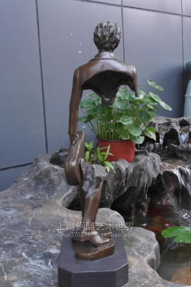 Абстрактная скульптура музыкальная Стросс скрипка европейская Медная