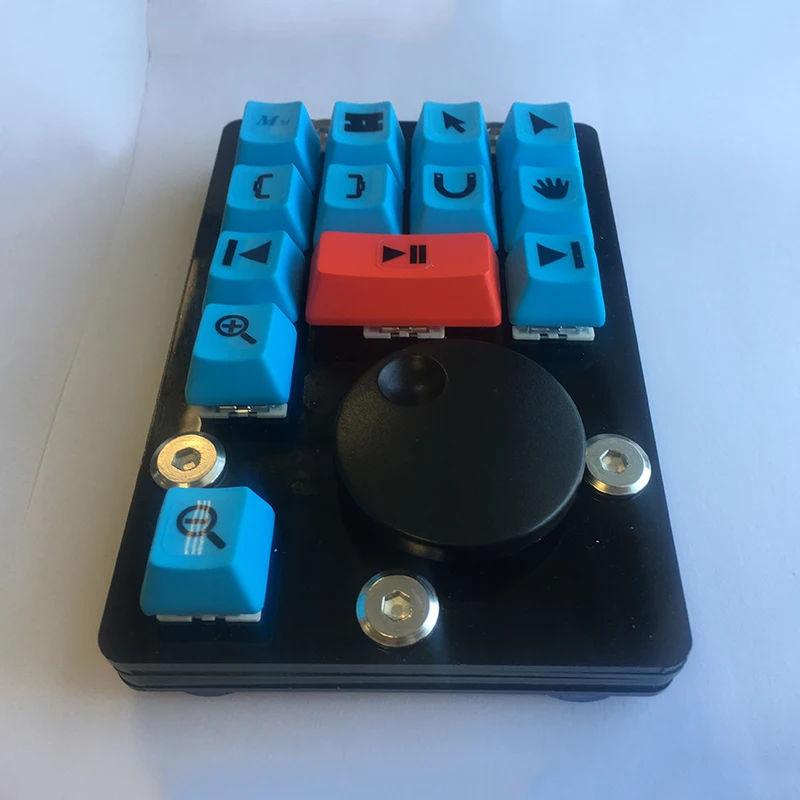 Необлинейная клавиатура для редактирования видео с помощью последнего