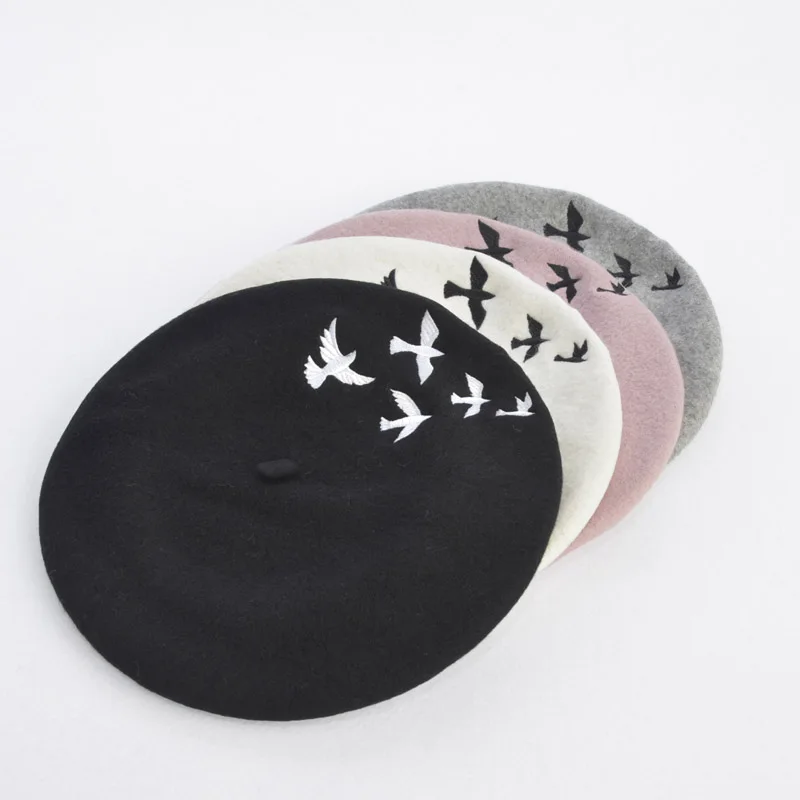 Повседневный женский берет с принтом ласточки Черный вышивкой 100% шерсть Кепка