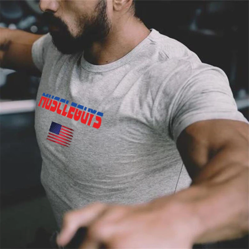 Новая модная мужская футболка Muscleguys 2021 летняя с коротким рукавом Мужская