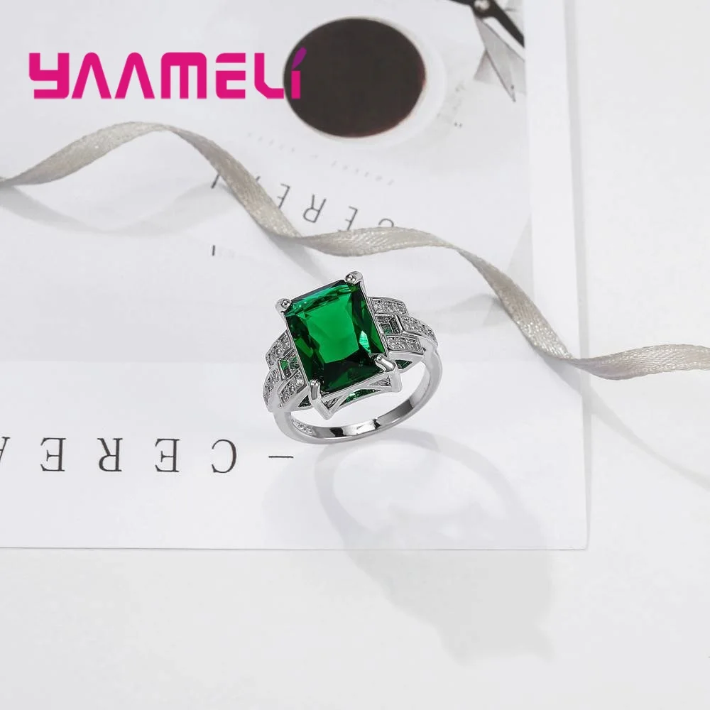 Перстень женский из серебра 925 пробы Зеленый хрустальный камень | Украшения и