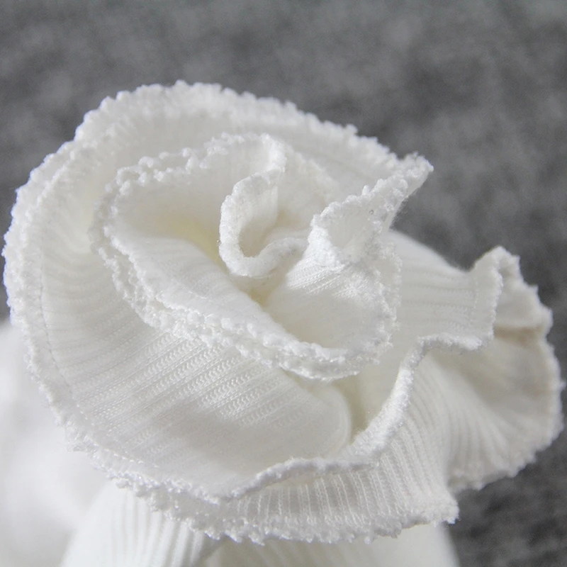 Женский ТРИКОТАЖНЫЙ УКОРОЧЕННЫЙ ТОП в рубчик с оборками на бретельках | Женская