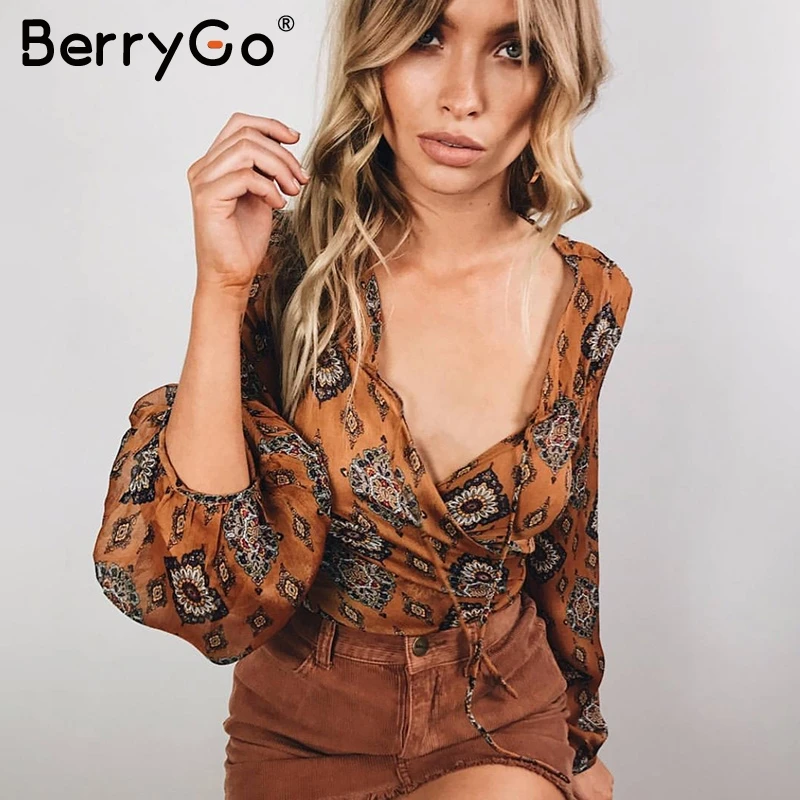 Женская блузка с принтом BerryGo летняя из шифона треугольным вырезом и длинным
