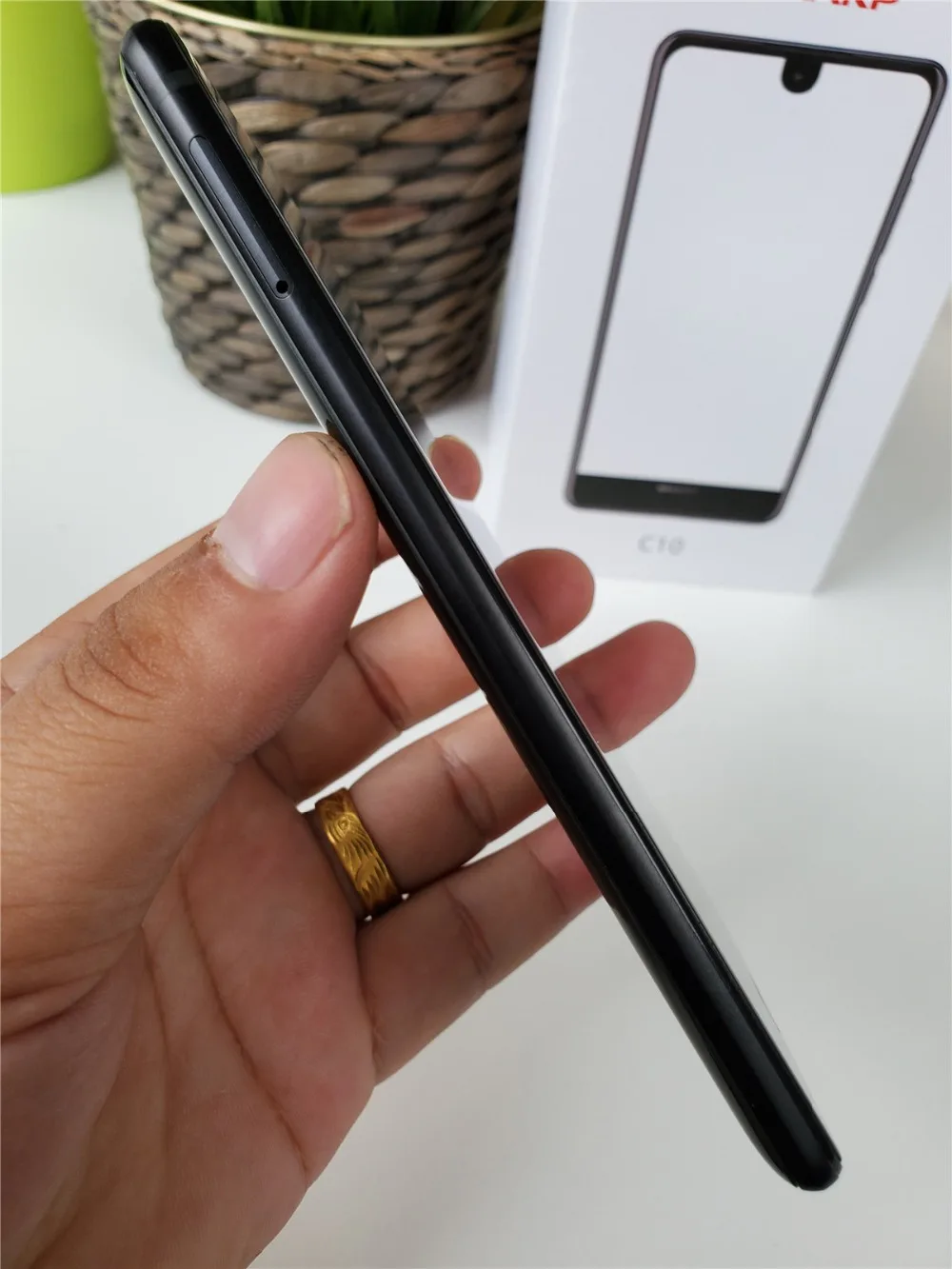 Смартфон SHARP AQUOS S2 C10 5,5 дюймов FHD+ SDM630 восьмиядерный 2,2 ггц 4 гб озу 64 гб пзу 2700 мач 4G FDD_LTE