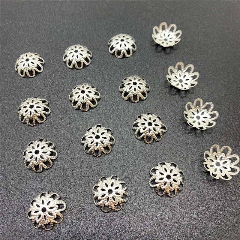 Silver 100pcs 15x15 мм Ювелирные изделия из сплава бусины Кепки Древний серебряный талисманы цветок Форма подвески для самостоятельного изготовления ювелирных изделий Аксессуары - Цвет: Silver