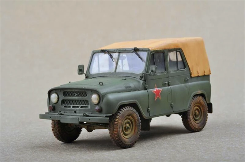 Бесплатная доставка модель Trumpeter 02327 1/35 советского UAZ 469 вездеход пластиковая
