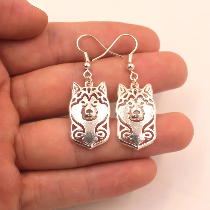 Серьги подвески с изображением собаки из аляски и маламута золотистые