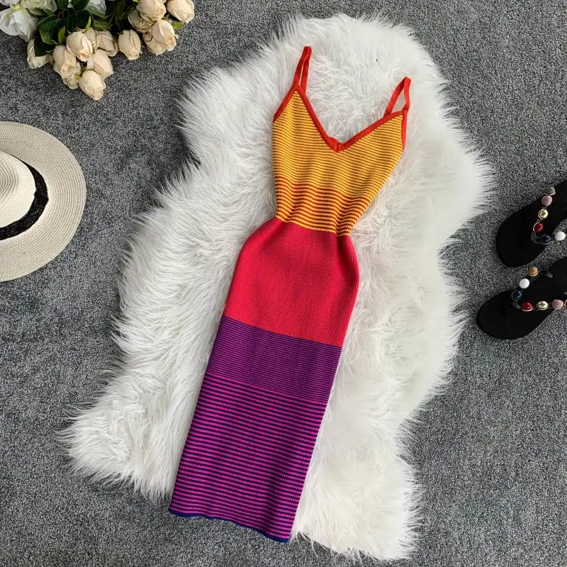 Женское трикотажное платье ALPHALMODA в радужную полоску с v образным вырезом без