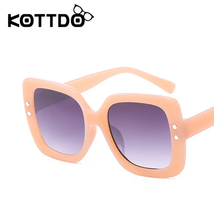 Женские солнцезащитные очки KOTTDO черные с рисовыми гвоздями большие в коробке