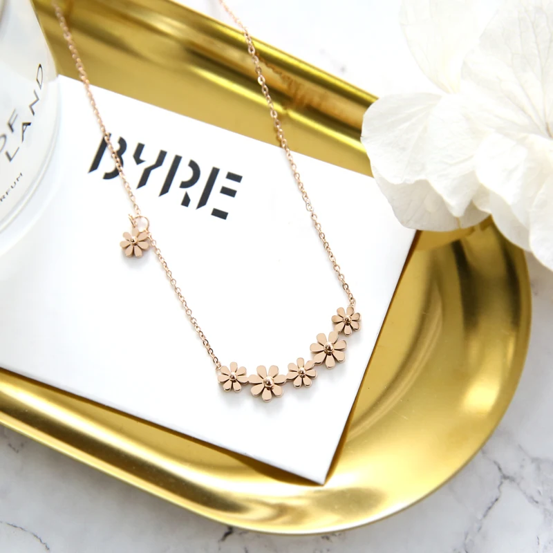 

YUN RUO 2018 New Arrival Rose Gold Color Elegant Six Daisy Pendant Necklace 316 L Titanium Steel Woman Jewelry Gift Never Fade