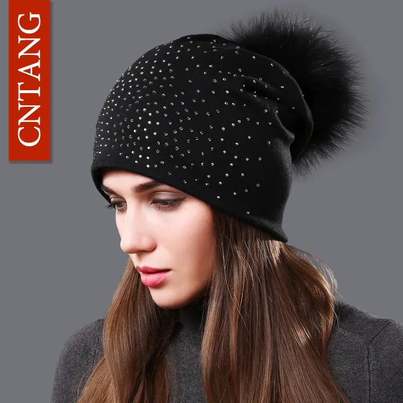 Black Black Pompom CNTANG Модные осенние вязаные шапки Стразы шапка для женщин женские шапки из натурального меха енота с помпоном зимние теплые хлопковые шапки - Цвет: Black Black Pompom