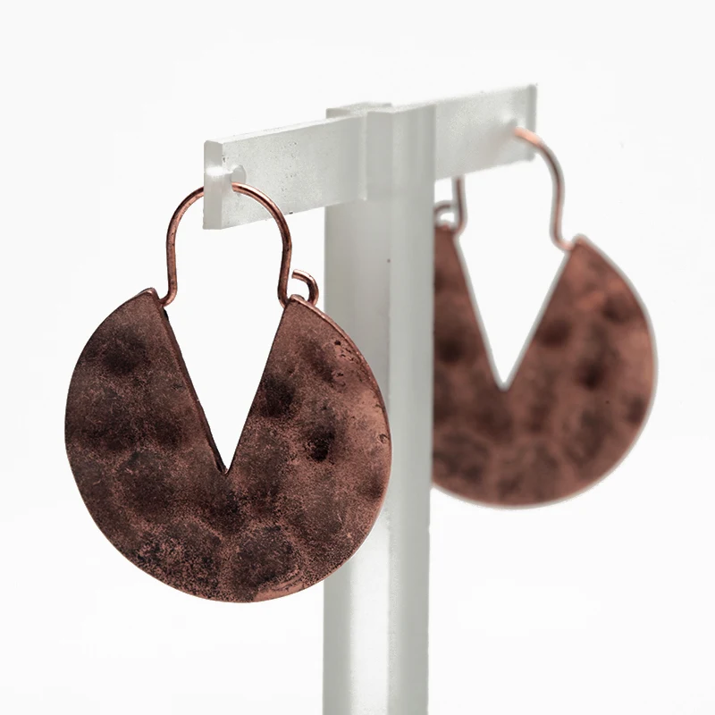 Уникальные Круглые рельефные серьги капли с V образным зазором в стиле ретро