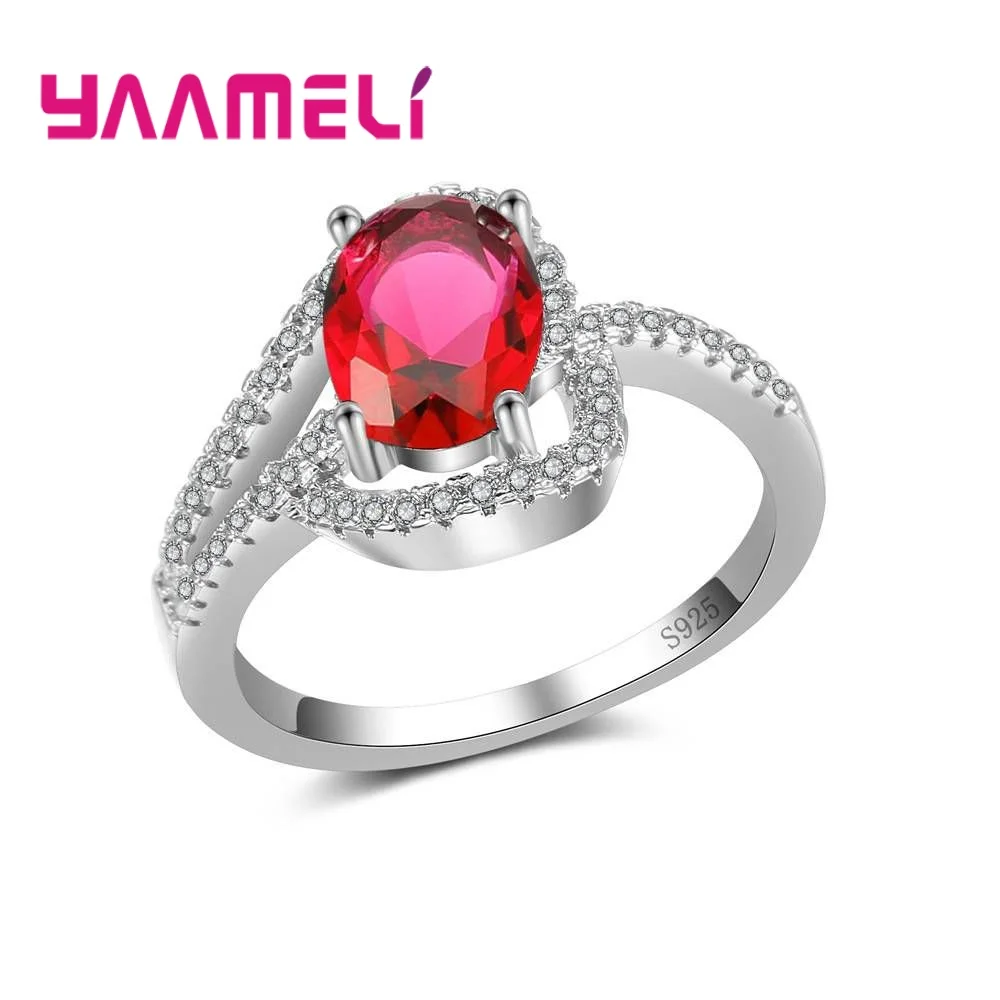 Женское кольцо из серебра 925 пробы с прозрачными овальными кристаллами |