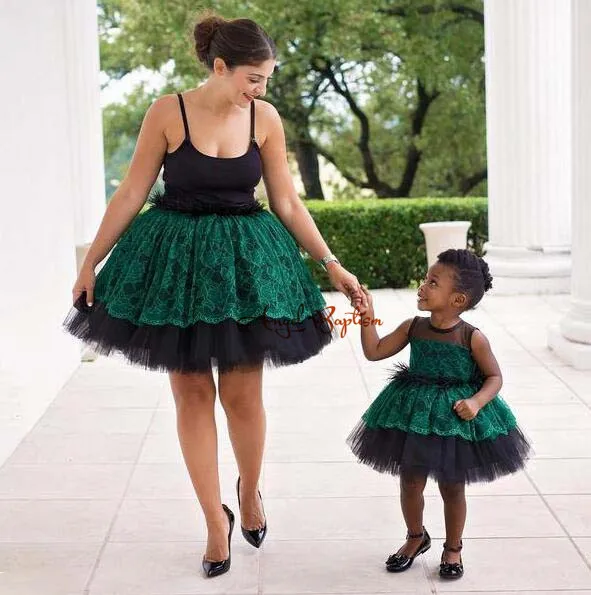 Изумрудно-зеленые платья для дня рождения с бантом из страусиного меха маленьких