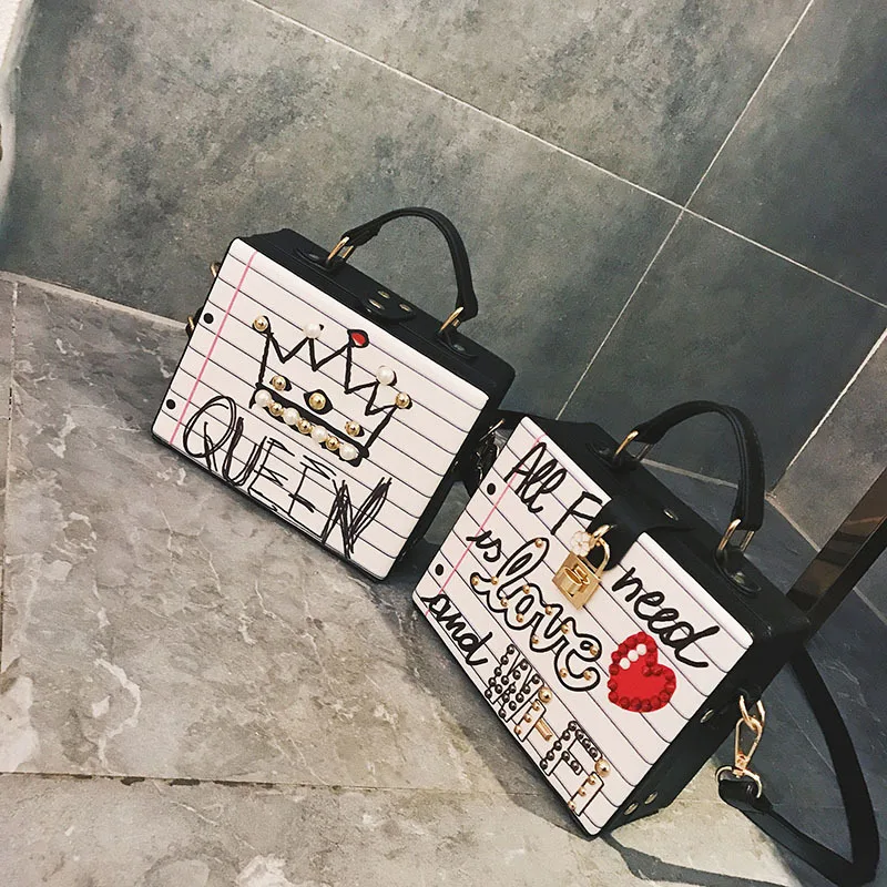 Женская кожаная сумка мессенджер с заклепками и жемчугом 2017|women's leather messenger