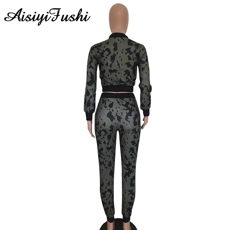 Женский спортивный костюм камуфляжной расцветки комплект из двух предметов:
