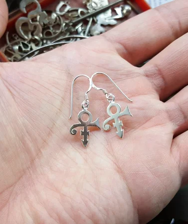 10 pcs New Arrival Fashion Cute Tiny Silver Plated Prince Symbol Hood Earring Jewelry for Women Girls Gift SanLan | Украшения и