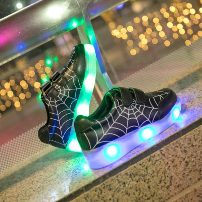 Светящиеся кроссовки для мальчиков и девочек детские с подсветкой Детские
