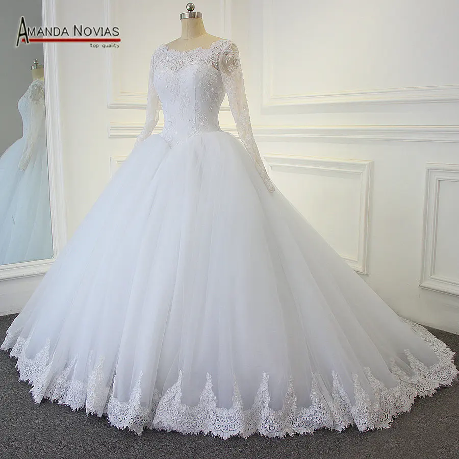 Шикарное бальное платье свадебное пышное кружевное с аппликацией из бисера