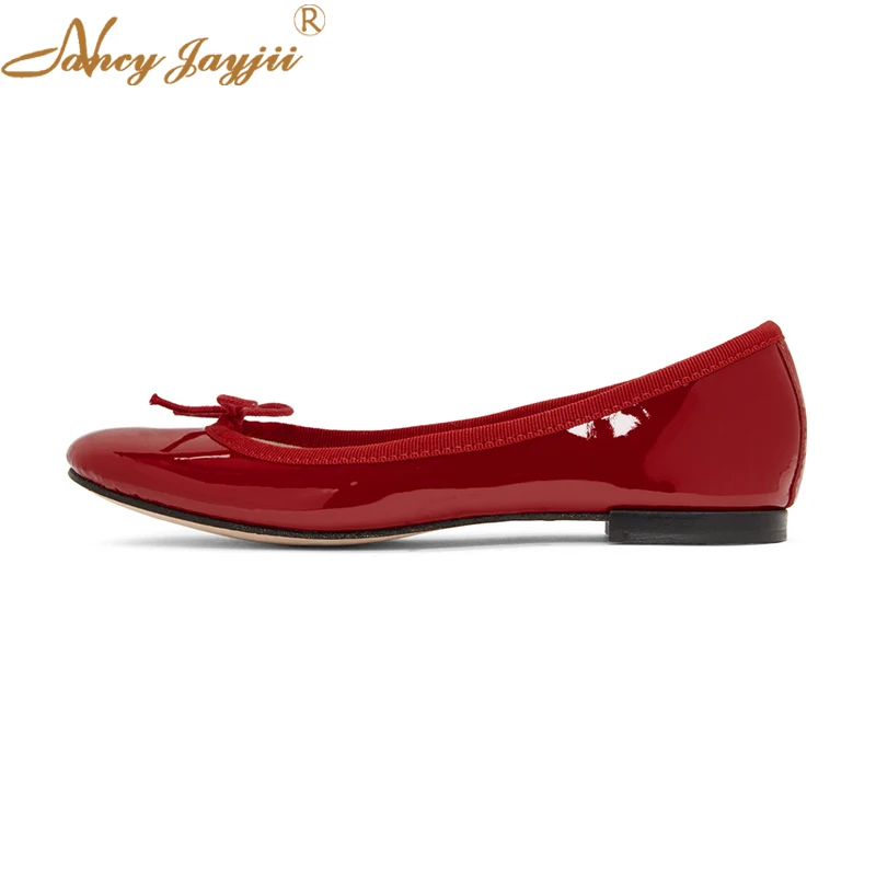 Милые красные лакированные женские балетки на плоской подошве с закругленным