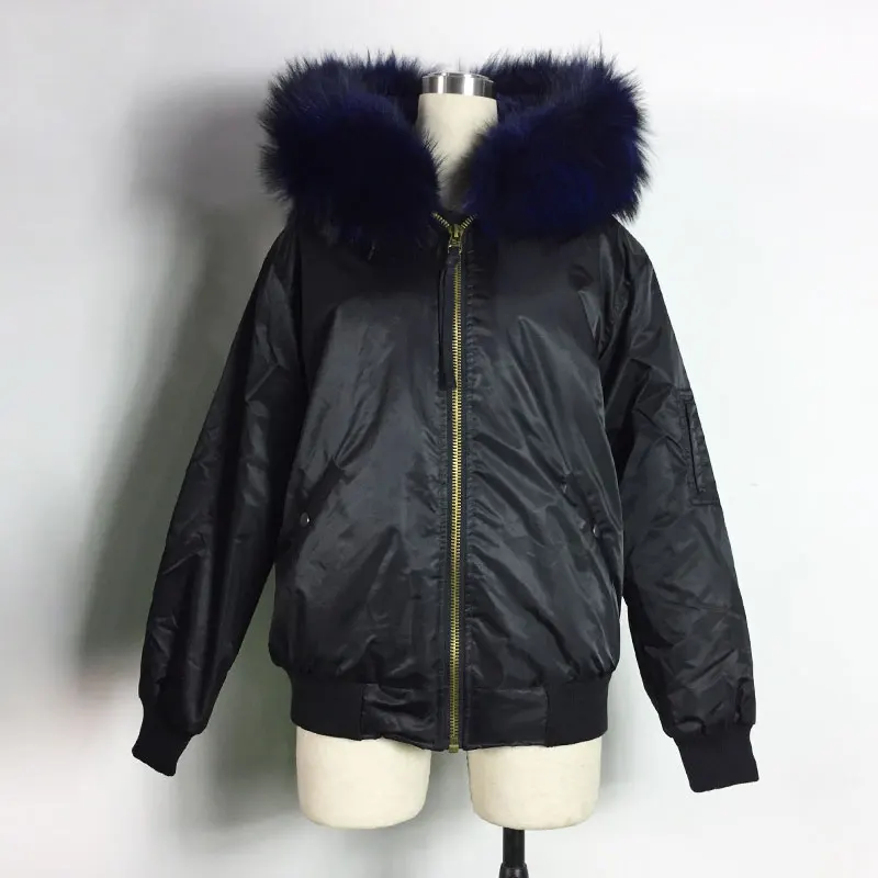 Черная куртка-бомбер темно-синего цвета с искусственной подкладкой сезон