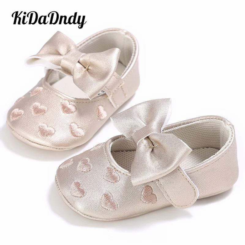 Kidadndy 2017 весенние кожаные новорожденных туфли на плоской подошве с бантом бородка