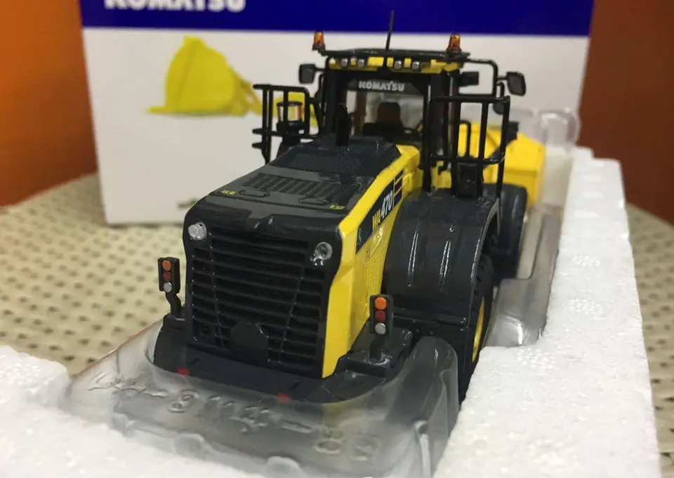 Литая Игрушечная модель 1:50 масштаб UH8114 колесный погрузчик строительные