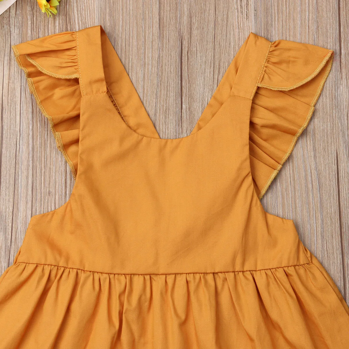 Детское однотонное платье для девочек с оборками летающим рукавом открытой