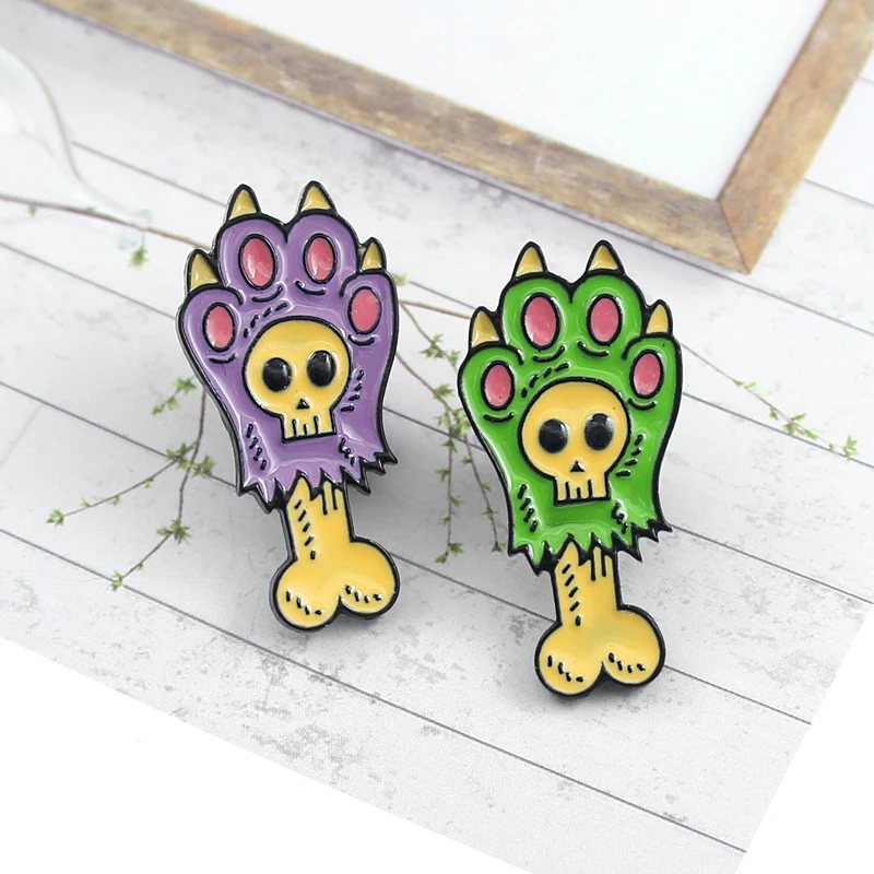 Мягкая эмалированная иголка Zombie Paw' Pin мультфильм лиловая и зеленая лапа