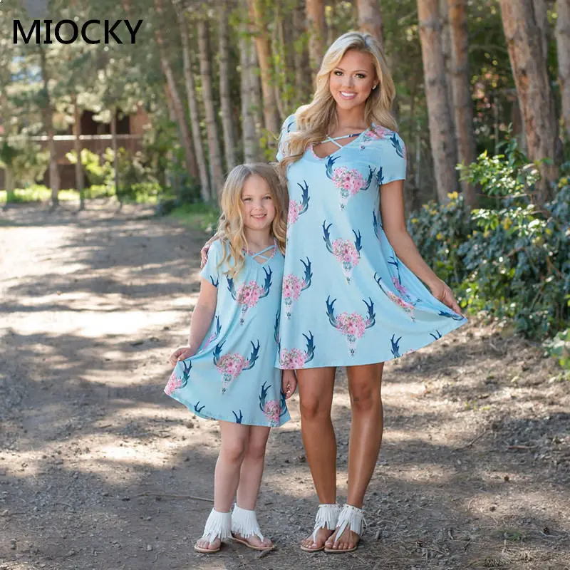 Одежда Мама и я лето 2019 мини платье с принтом Олень на спине перекрещивающимся