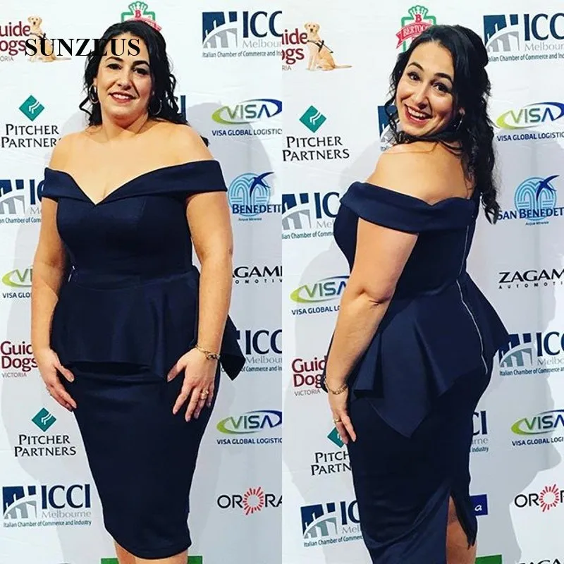 Темно синее платье для матери невесты большие размеры футляр с открытыми плечами