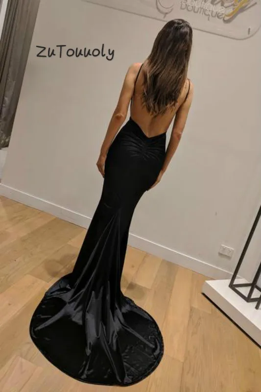 Женское облегающее платье с открытой спиной и глубоким v образным вырезом для