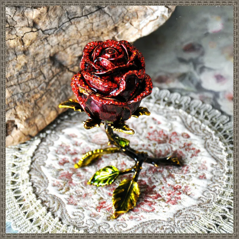 Чехол для ювелирных изделий с рисунком красной розы | Дом и сад