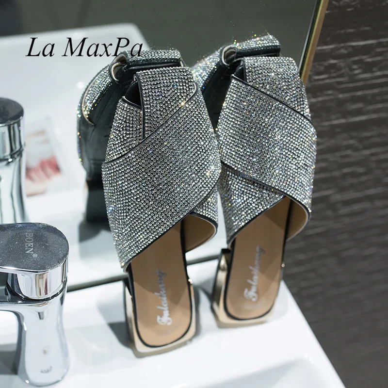 Женские тапочки с квадратным носком украшенные кристаллами коллекция 2019 года