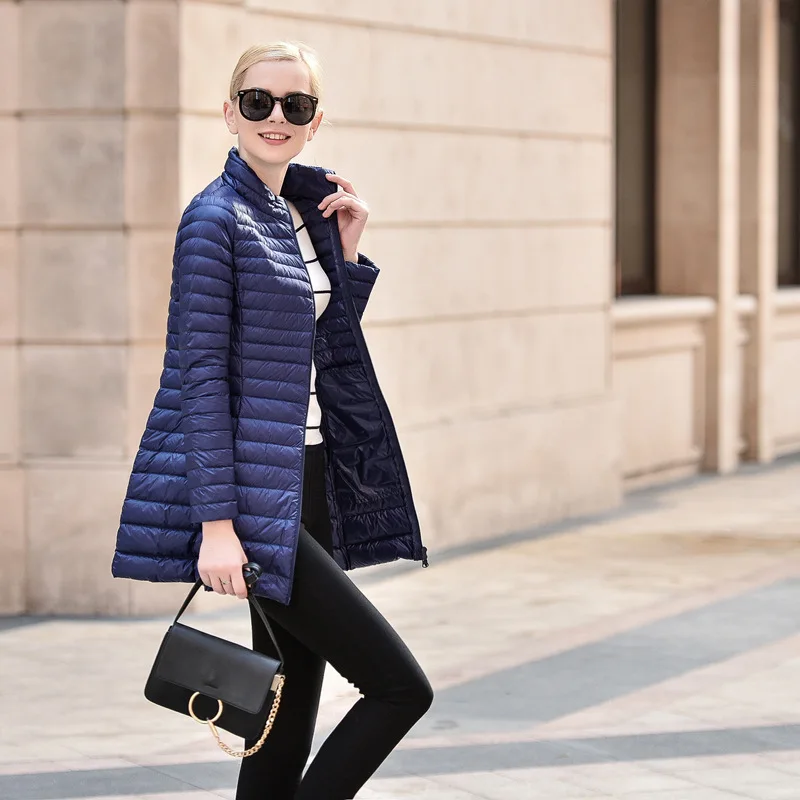 Пуховик женский зимсветильник средней длины со стоячим воротником на утином