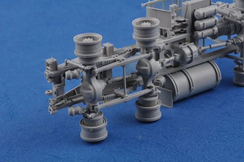 Trumpeter 01021 1/35 HEMTT M983 Tracto-Scale набор моделей