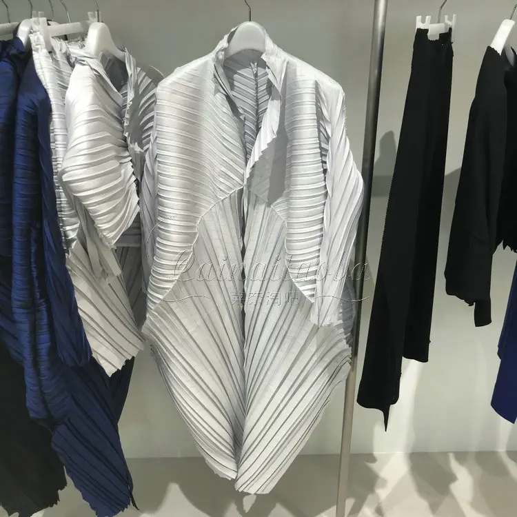 

Женская Длинная ветровка с складками Miyake Fa116