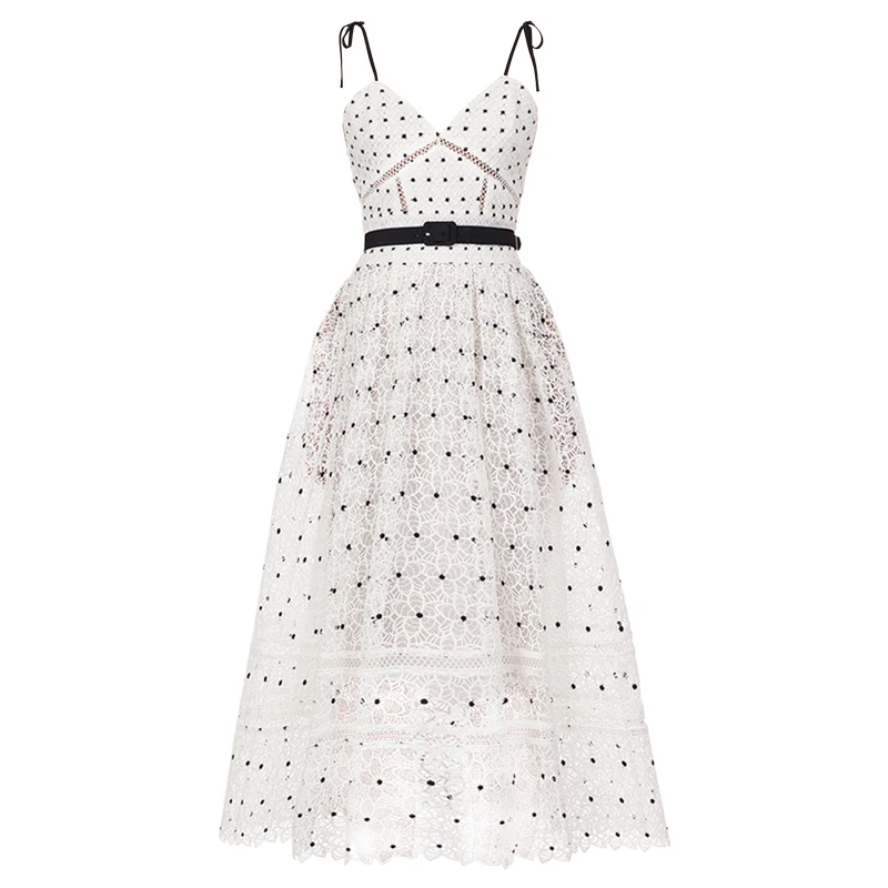 Кружевное платье на тонких бретельках белое ажурное в горошек с треугольным