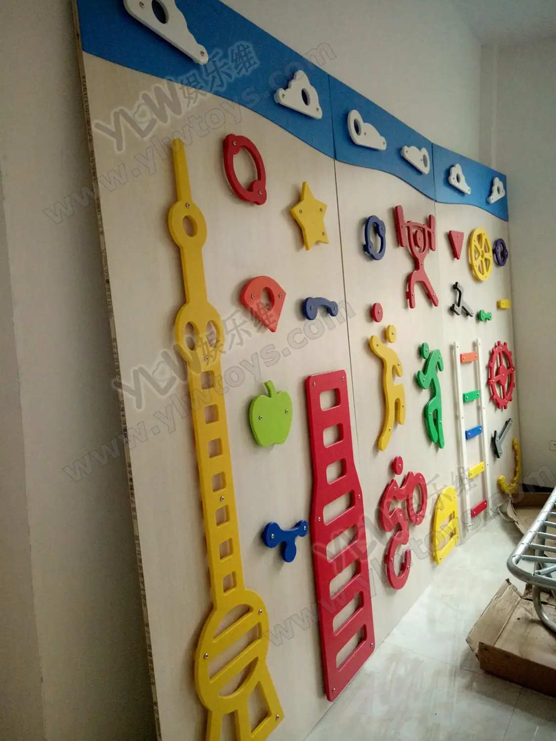 Изготовленные на заказ Детские скалолазания стены качалка игровая площадка