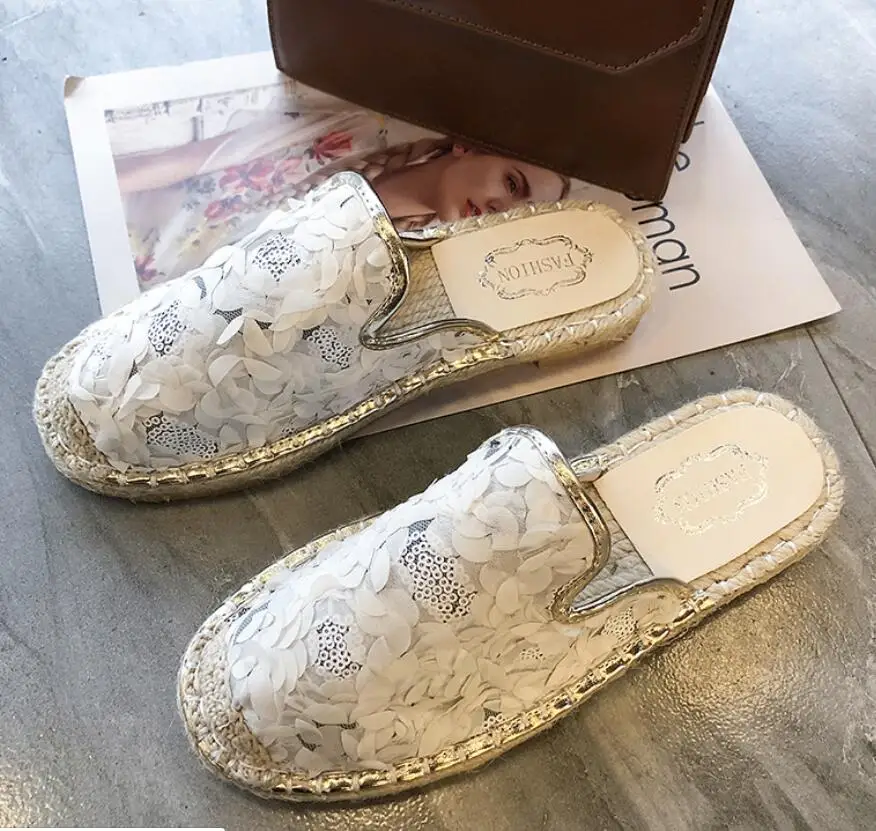 white slippers Красивое кружево с цветами летние туфли без задника Женские Дышащие сетчатые блестящие тапочки на плоской подошве соломенные льняные эспадрильи оксфорды для девочек пляжные шлепанцы - Цвет: white slippers