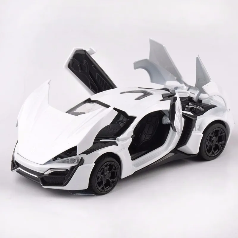 1/32 масштабная модель автомобиля игрушки из сплава белого цвета литая под давлением модель автомобиля с светильник и звуком подарки коллекция подарков для фанатов детей