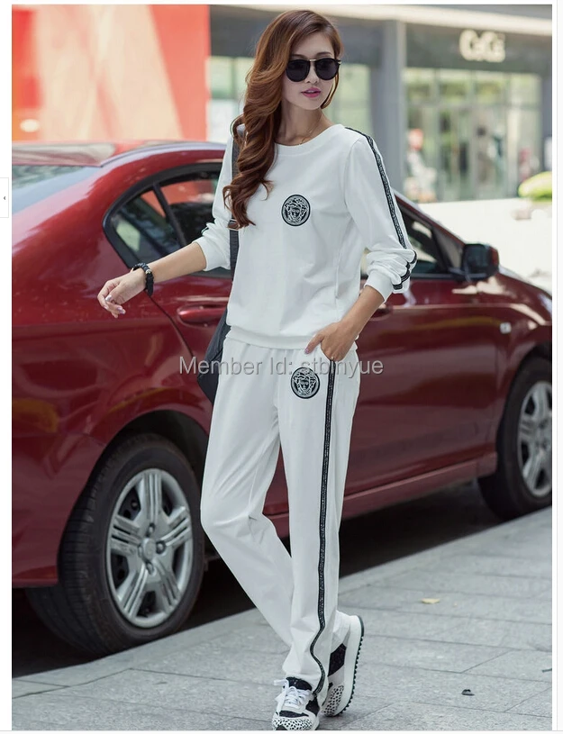 Top Quality European Hot Sale Fashion Design Sports Costumes Women Leisure Round Collar Fleece Tracksuit |