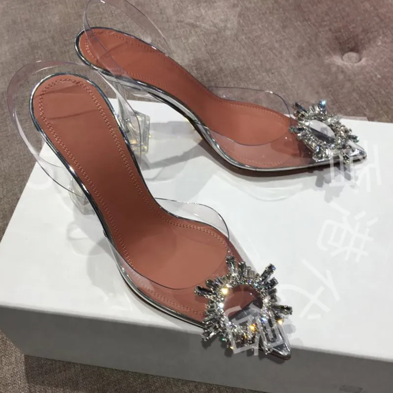 Сандалии женские прозрачные серебристые с ремешком на пятке высоком каблуке |