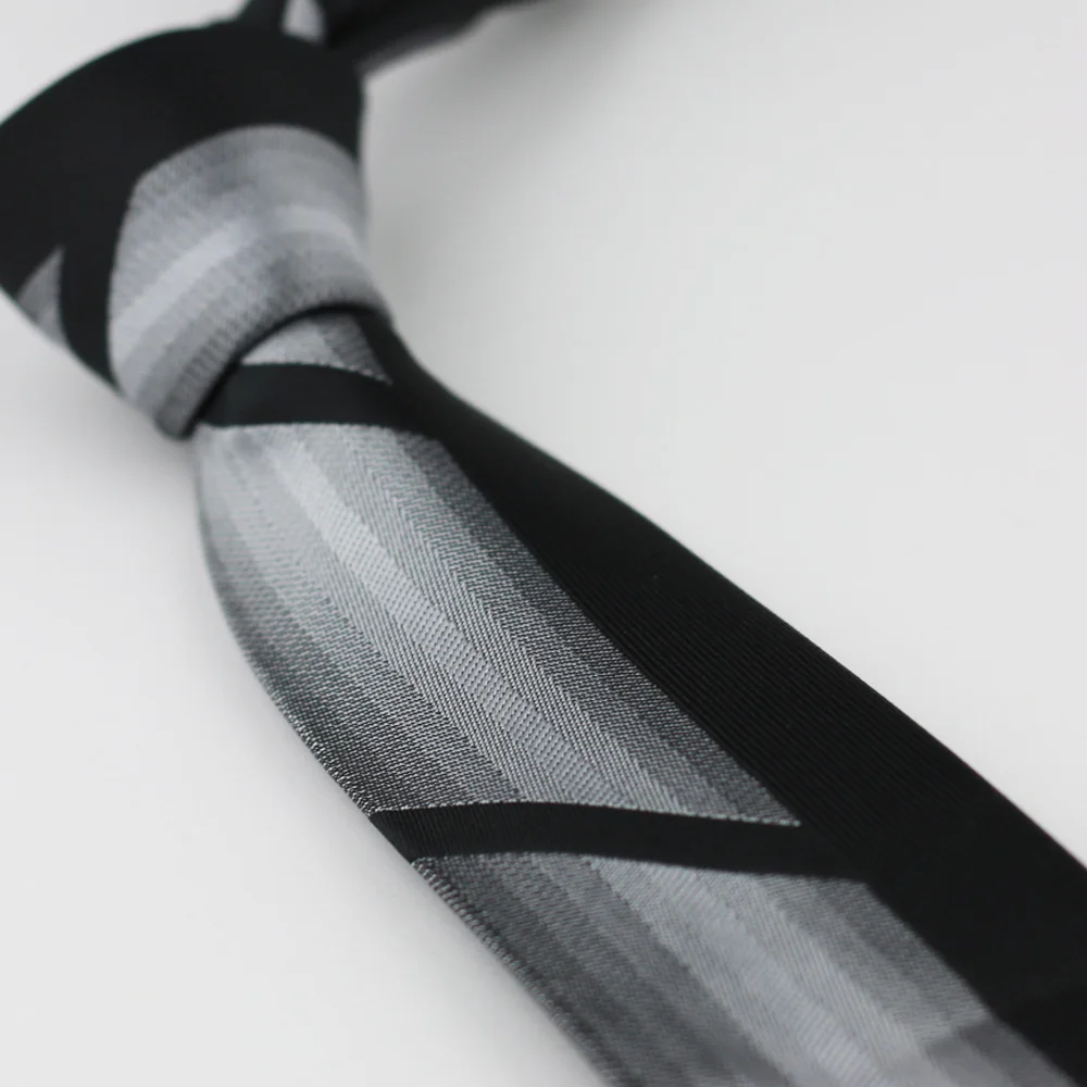 Мужской галстук-бабочка LAMMULIN черный с серыми полосками жаккардовый тканый