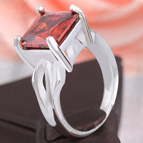 Женское модное серебряное кольцо в виде граната подарок на день любви|garnet ring|silver