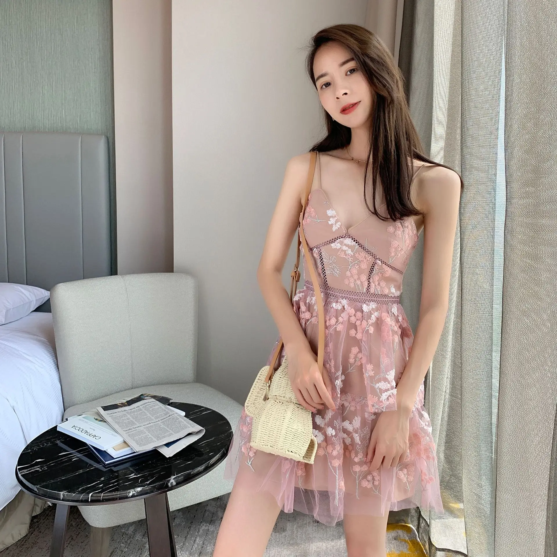 Летнее шикарное женское розовое Сетчатое платье с цветочной вышивкой